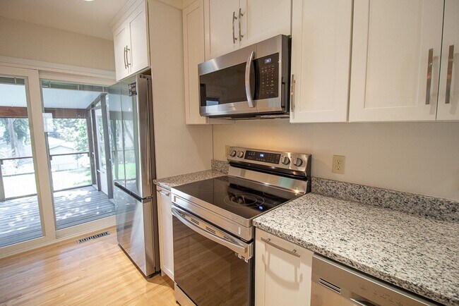 Building Photo - Beautiful 4 Bedroom House | 126th & Center