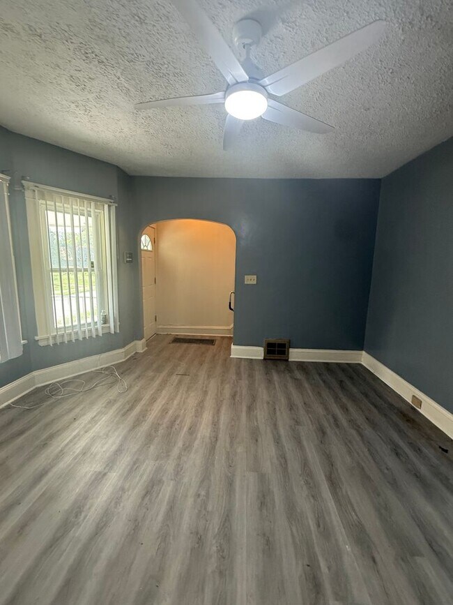 Foto del edificio - 8817 Blaine Ave