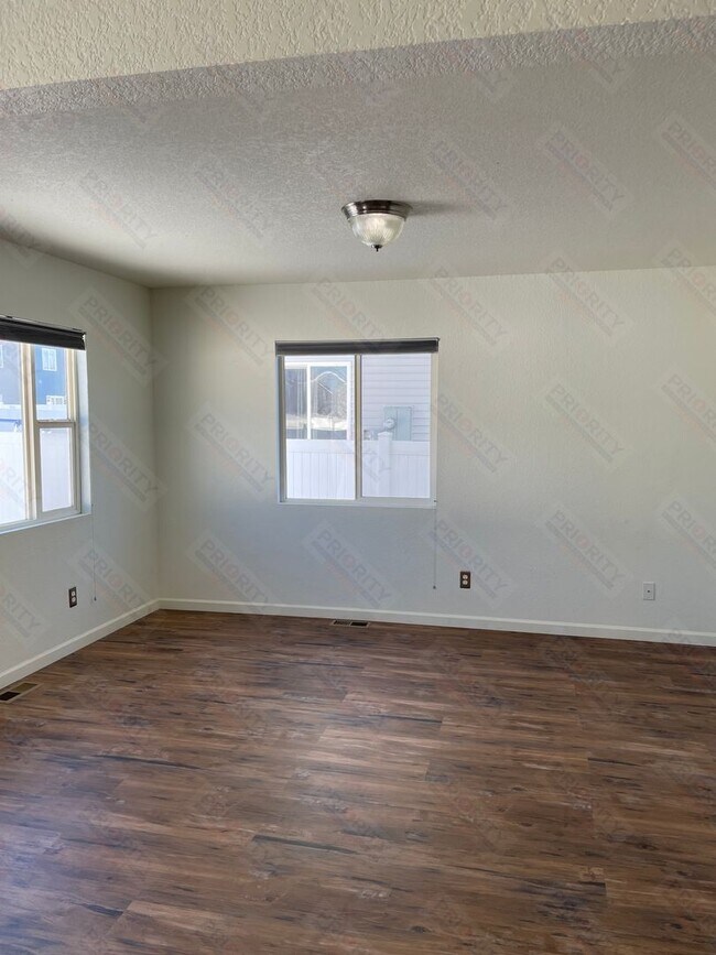 Foto del edificio - 3 bedrooms, 2.5 bath Townhouse
