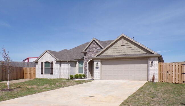 Foto del edificio - 3 Bedroom 2 Bath Home For Rent Rogers. Ava...