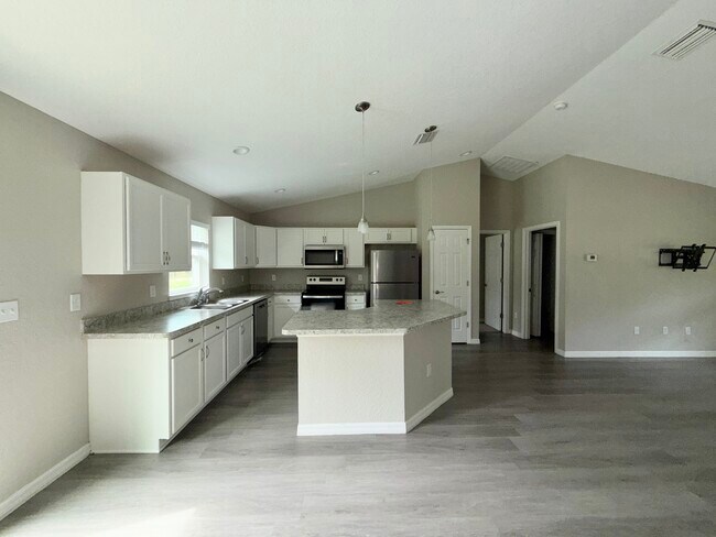 Foto del edificio - 853 Marion Oaks Mnr