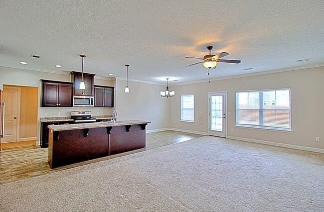 Building Photo - 147 Rimes Ave SE