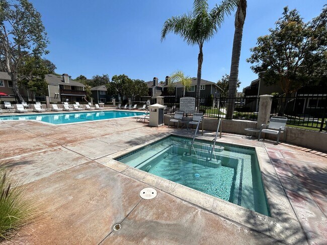 Foto del edificio - Beautiful 3 Bed 2 Bath Condo in Yorba Linda with Greenbelt Views