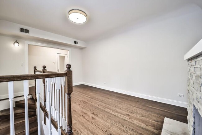 Foto del edificio - 3 bedroom in Chicago IL 60613