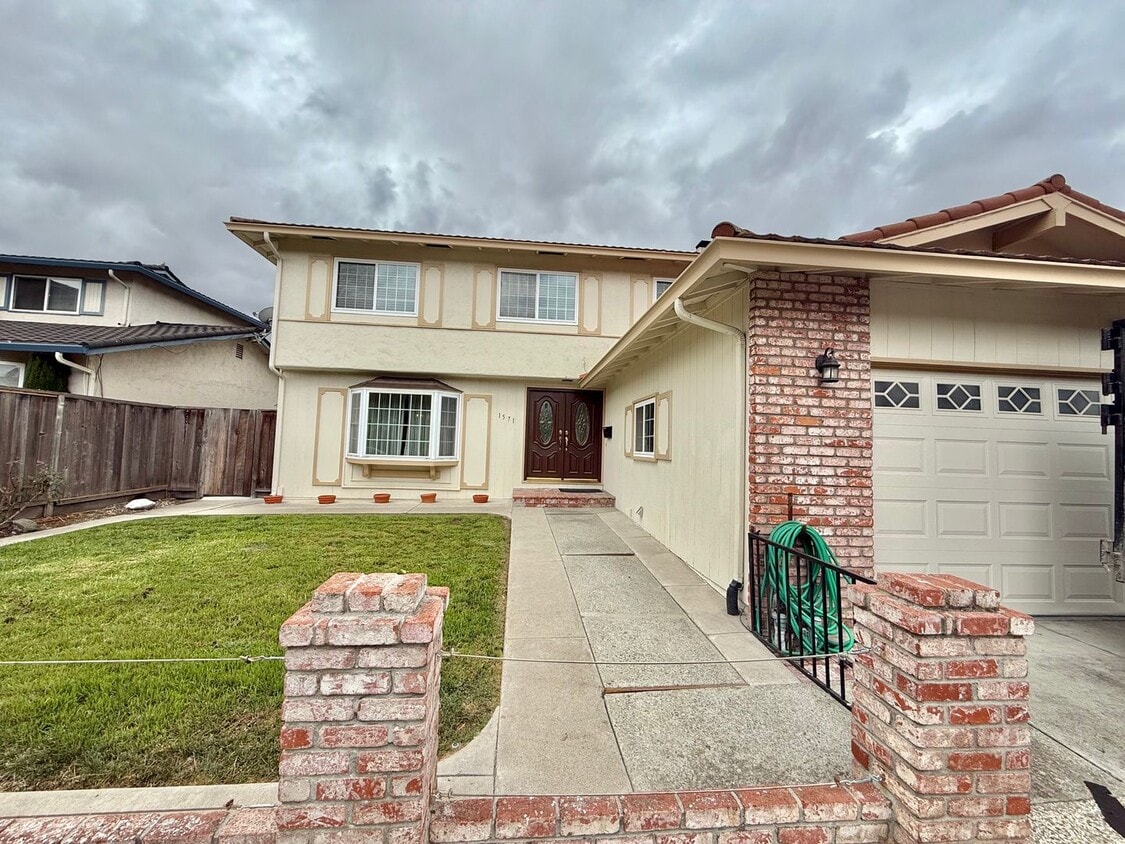Primary Photo - BERRYESSA - Beautiful 2 story home in desi...