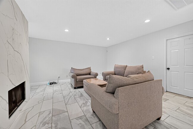 Foto del edificio - 6654 Stonefort Ct