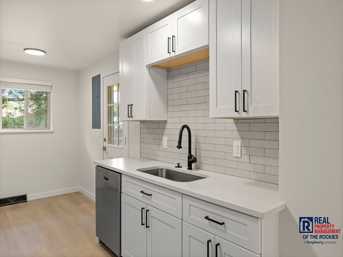Foto principal - Beautifully Remodeled Duplex in Great Fort...