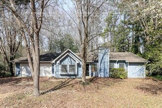 Building Photo - 2460 Deerfield Dr