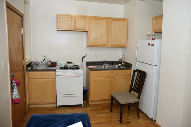 Foto del edificio - 7331-7339 S Coles Ave