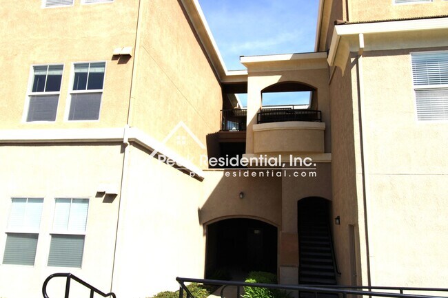 Foto del edificio - Wonderful 2bd/2ba Folsom Condo with 1 Car Garage!