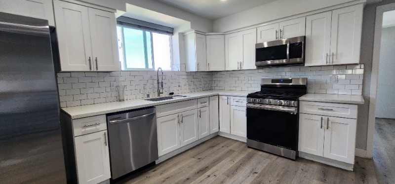 Foto principal - 4651 W 18th St