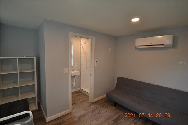 Building Photo - 811 W 124th Ave