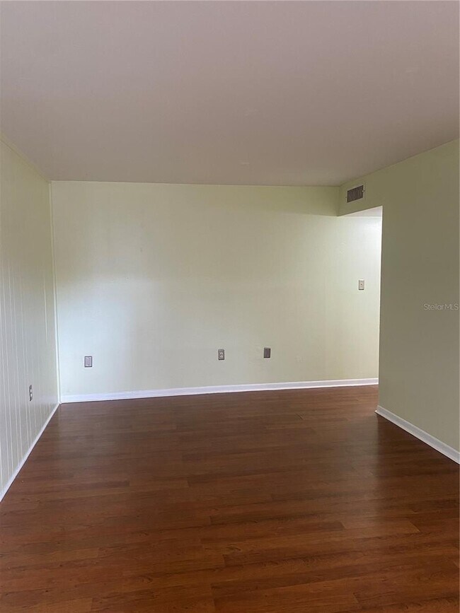 Living / dining room - 501 NW 15th Ave