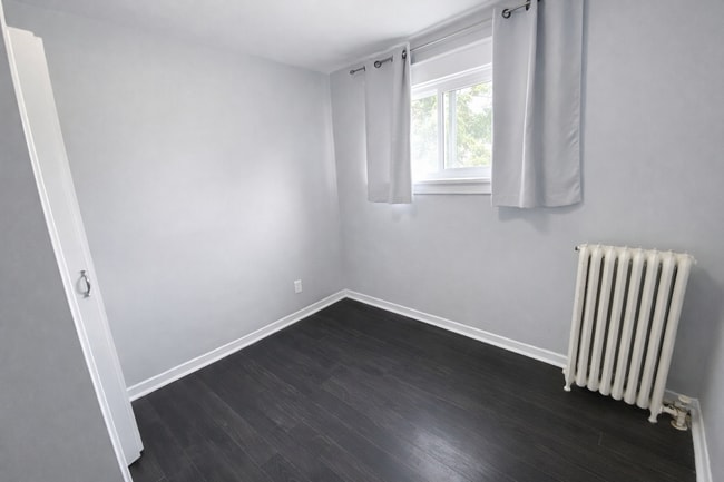 Building Photo - 369 Glendale Av