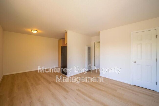 Foto del edificio - 820 Casanova Ave