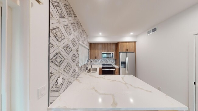 Building Photo - 5339 W Falls View Dr