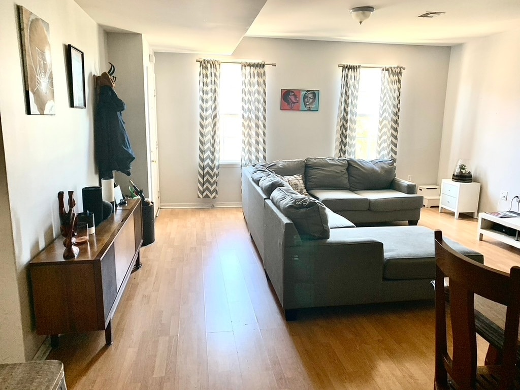 Living Room - 372 Bramhall Ave