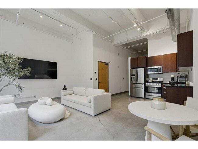 Building Photo - 700 N Washington Ave