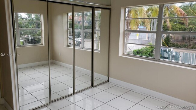 Foto del edificio - 1019 NW 26th St