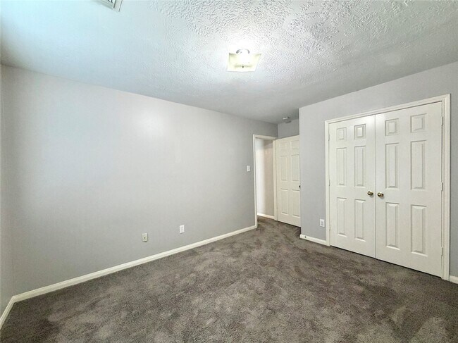 Foto del edificio - 6415 Mountain Pines Ln
