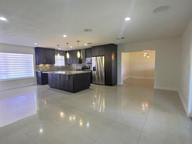 Foto del edificio - 17621 NW 47th Ct
