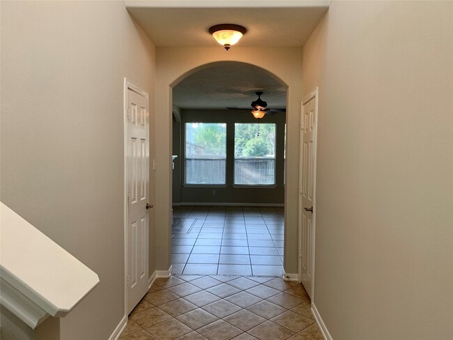 Building Photo - 11 Baccara Pl