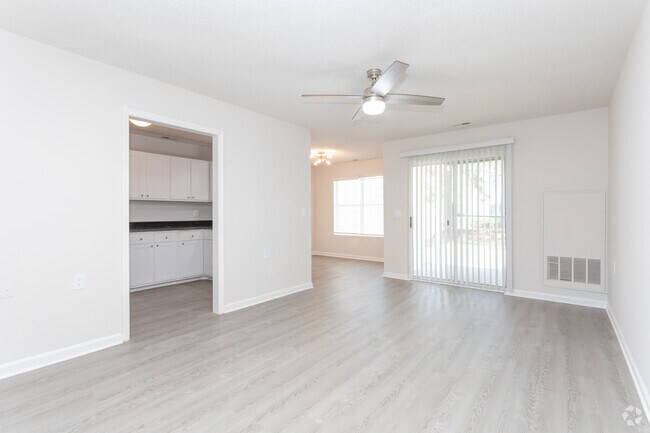 2BR, 2BA - 1100SF dúplex - Sala de estar - Skyside Landing Apartments