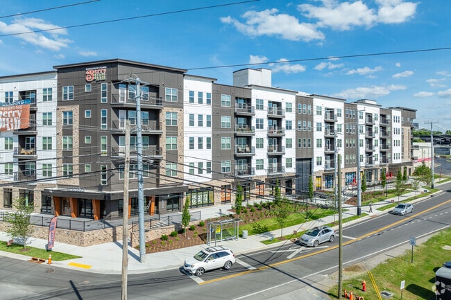 Building Photo - Broadstone Berry Hill