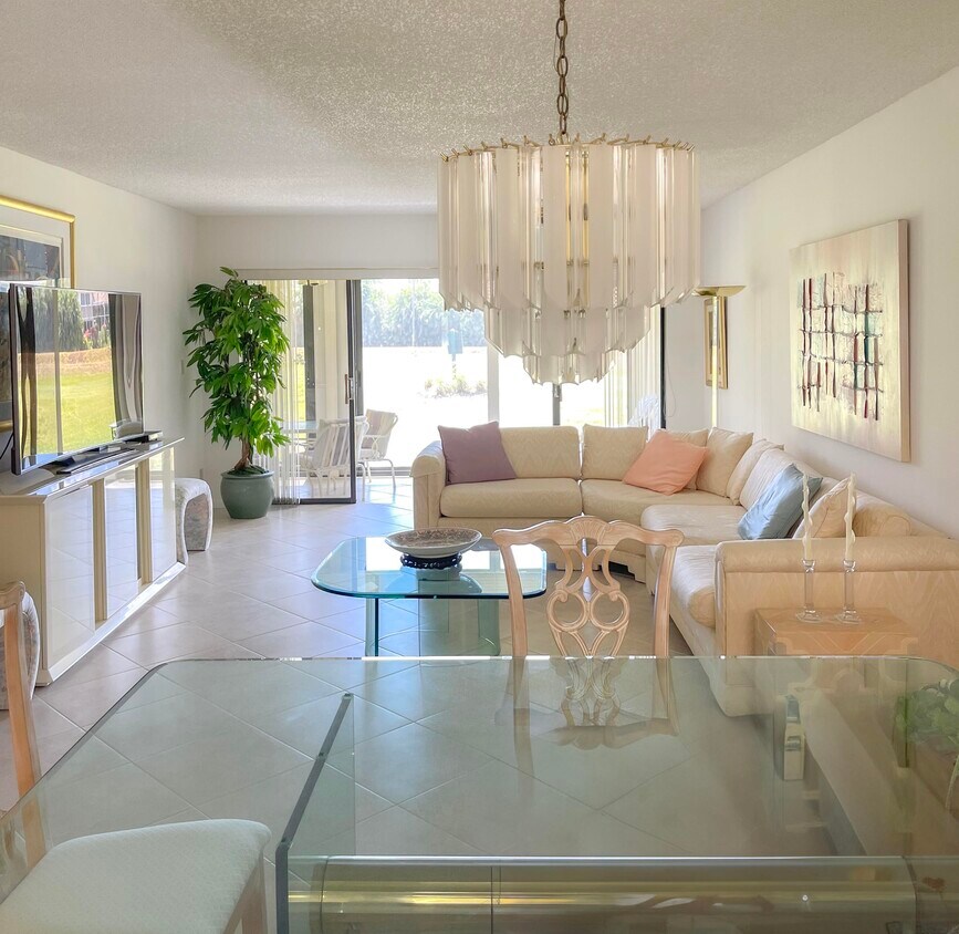 Foto principal - 5054 Golfview Ct