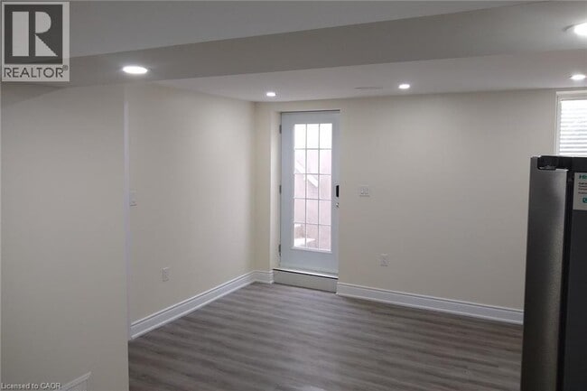Building Photo - 137 Rivertrail Ave