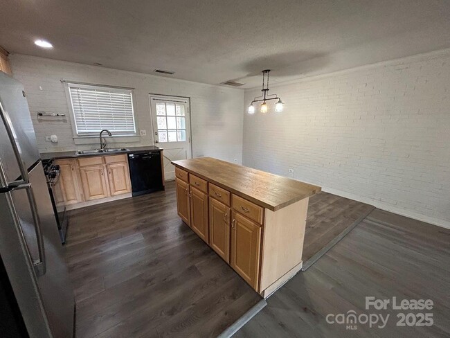 Building Photo - 3312 Circles End Cir