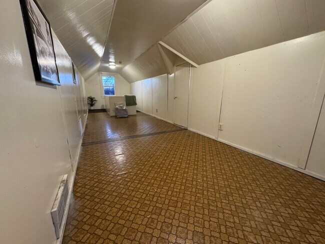 Foto del edificio - 3 bed, 1 bath home for rent in Waterloo