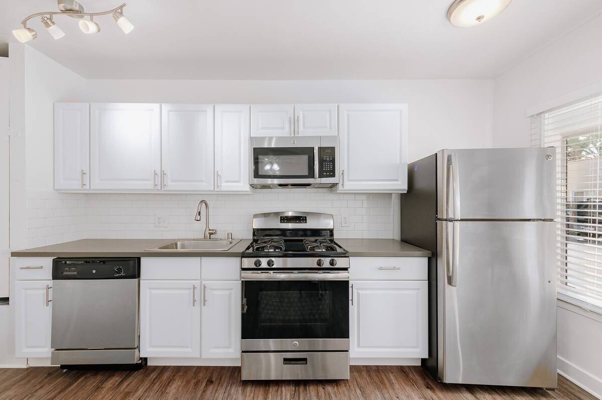 Foto principal - 4135 Monroe St