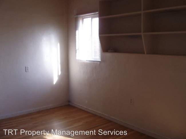 Foto del edificio - 2340 E 8th St