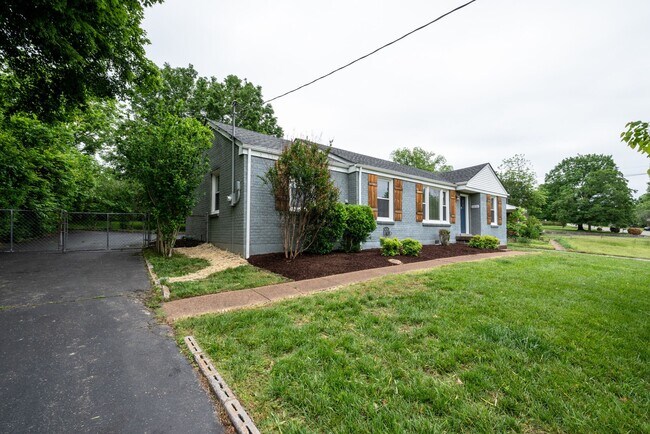 Building Photo - 2409 McGinnis Dr