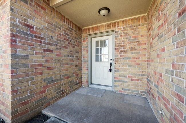 Building Photo - 2109 Boxwood Path
