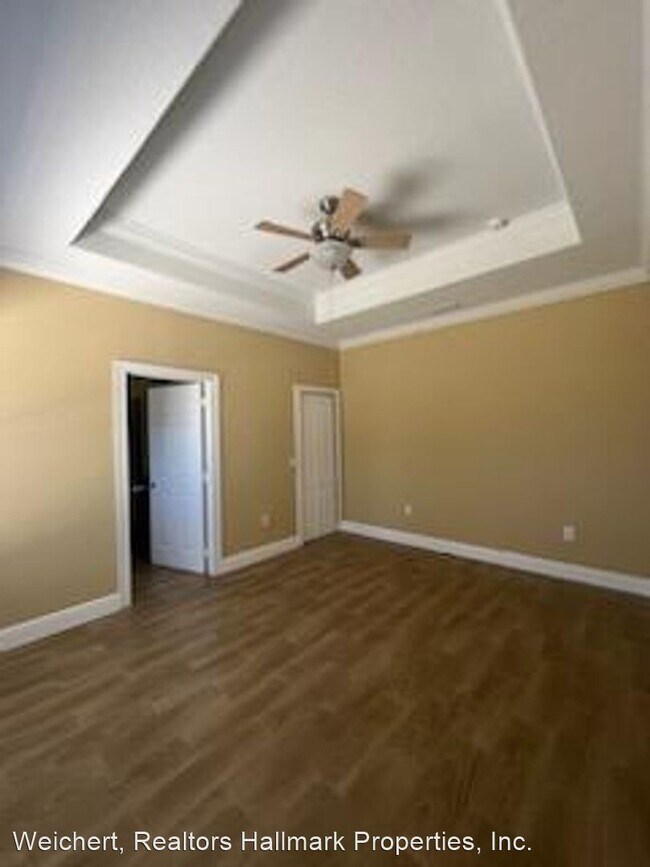Building Photo - 4 br, 2.5 bath House - 2886 Berkshire Cir
