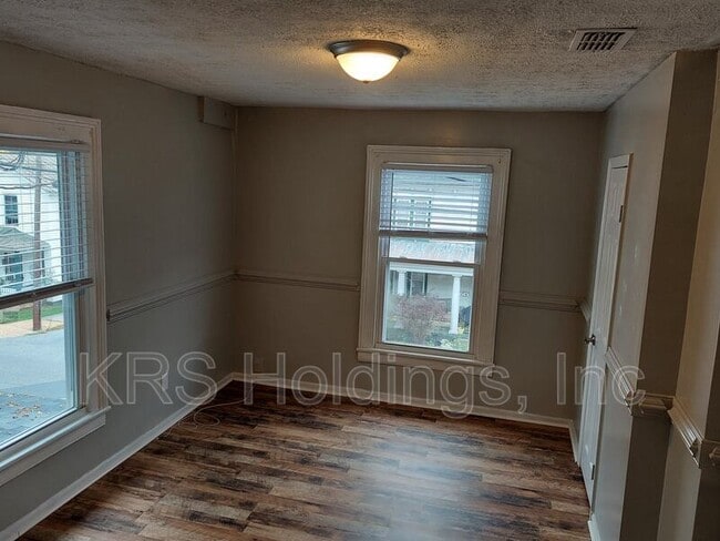 Foto del edificio - 607 Winthrop St