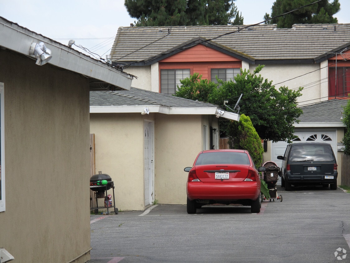 Building Photo - 13849 McClure Ave