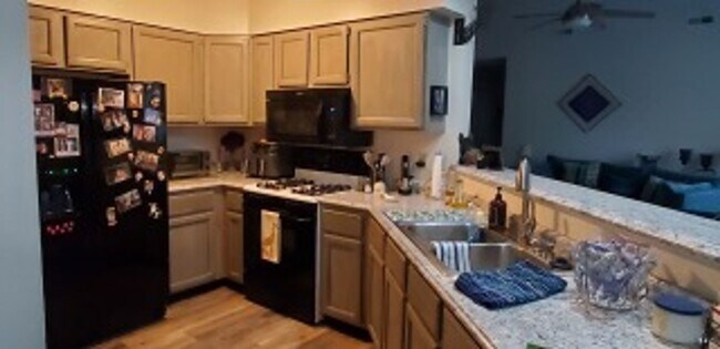 Foto del edificio - 1704 Bay Wood Cir