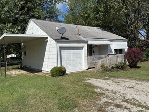 Building Photo - 627 S West Ave