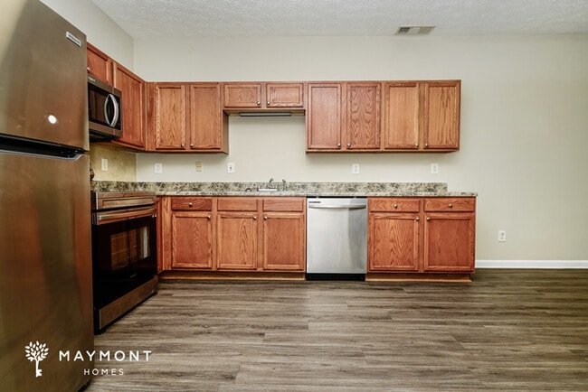 Building Photo - 2025 Marlin Dr