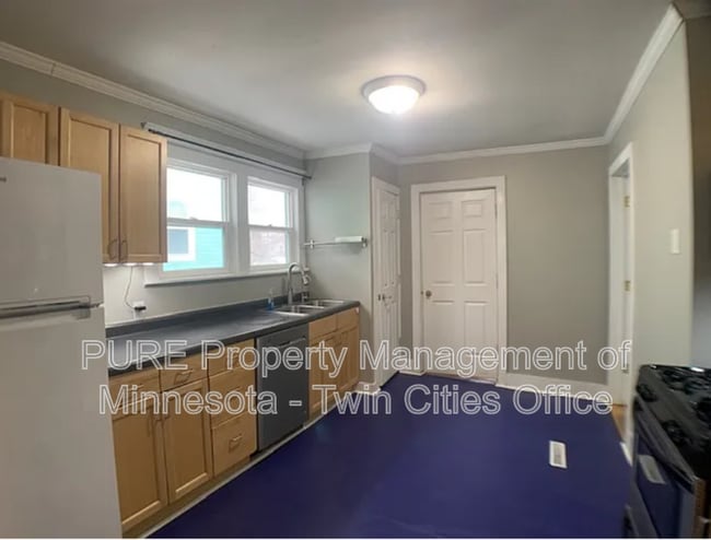 Building Photo - 294 Banfil St