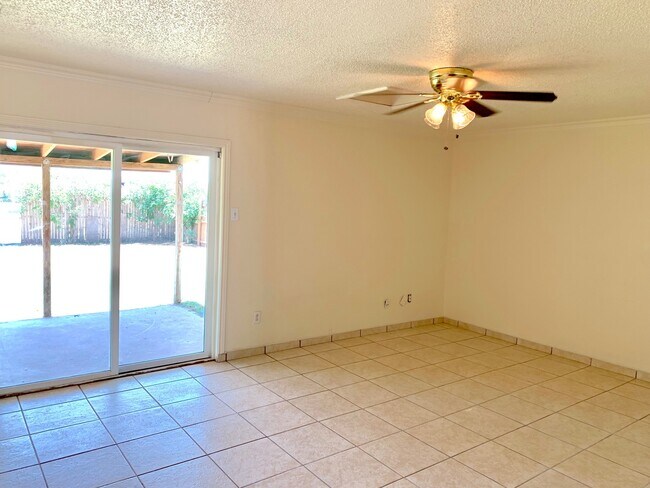 Building Photo - 3-Bedroom 2-Bath with Lots of Charm!