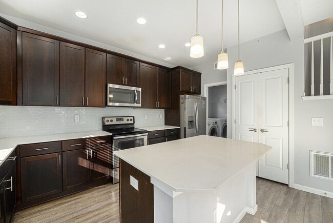 Photo - Bright & Spacious 3-Bedroom Home on a Corn...