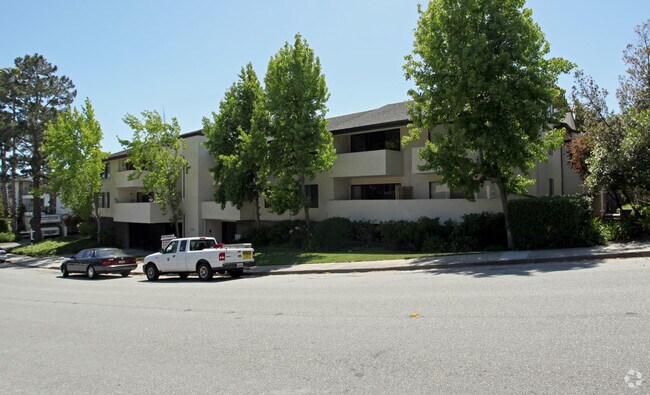 Primary Photo - Rivertree Condominiums