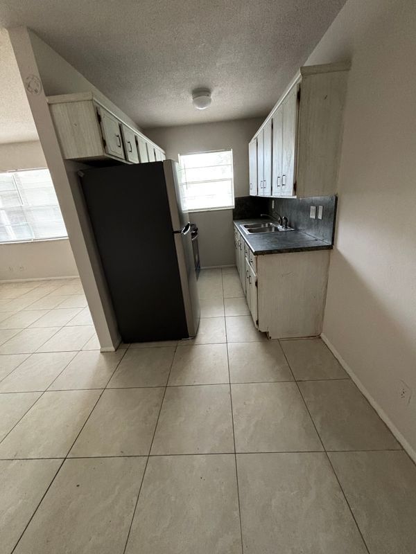 Foto del edificio - 725 SE 23rd St