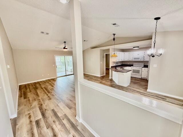 Building Photo - 2 Stowe Rd