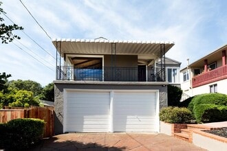 Building Photo - Elegant Kensington living with comfort, character, and scenic appeal