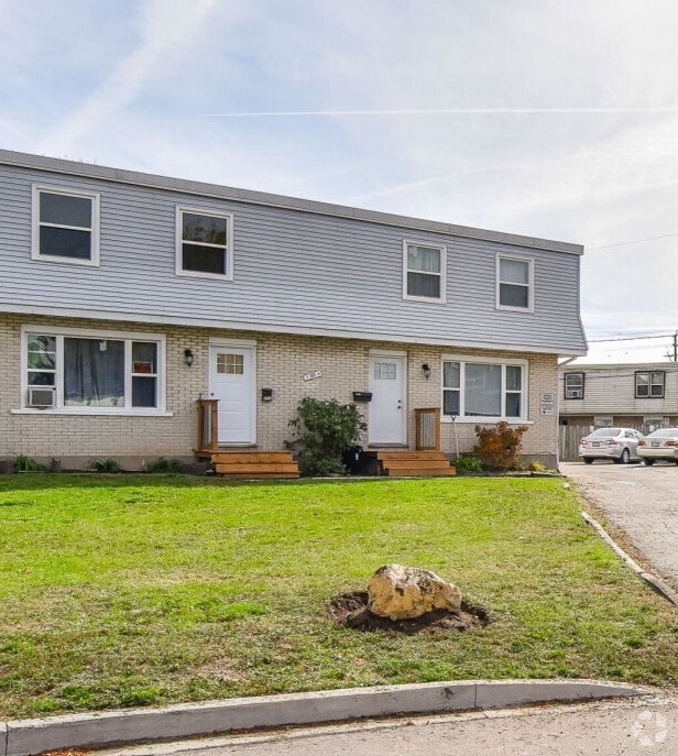 Building Photo - 821 A Barbara Ct